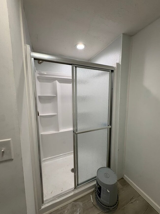 Building Photo - Recently Remodeled