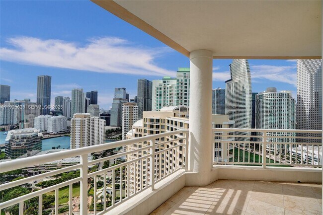 Building Photo - 848 Brickell Key Dr