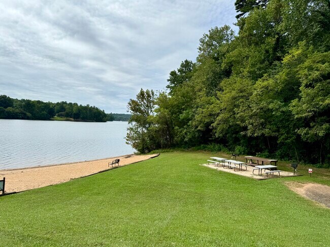HOA Lake Lot with beach access to Lake Hickory - 6111 Northlakes Dr