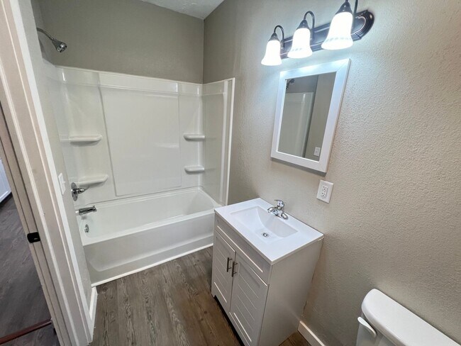 Building Photo - 3 Bed 2 Bath Springfield, Missouri