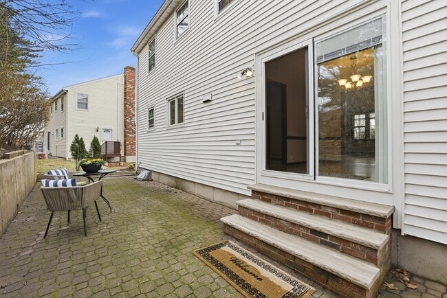 Building Photo - 17 Circle Rd