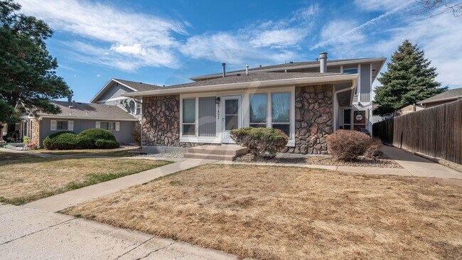 Building Photo - Updated ranch style condo in Vista Grande