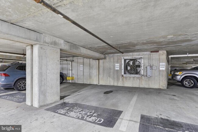 Building Photo - 4561 Strutfield Ln