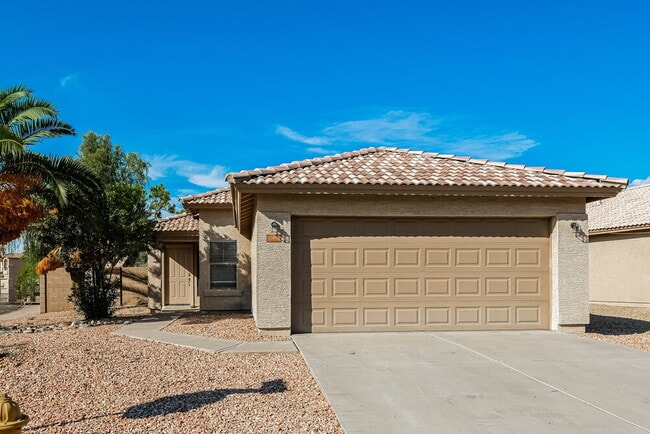 Building Photo - 10898 W Alvarado Rd
