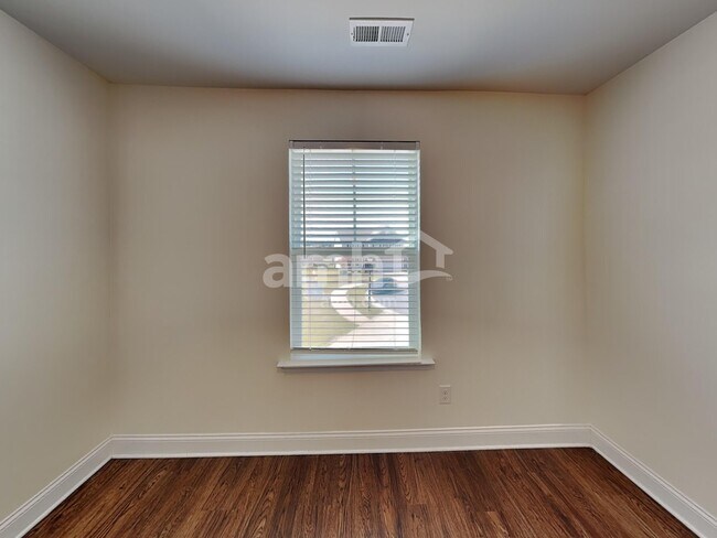 Building Photo - 115 Samara Ln