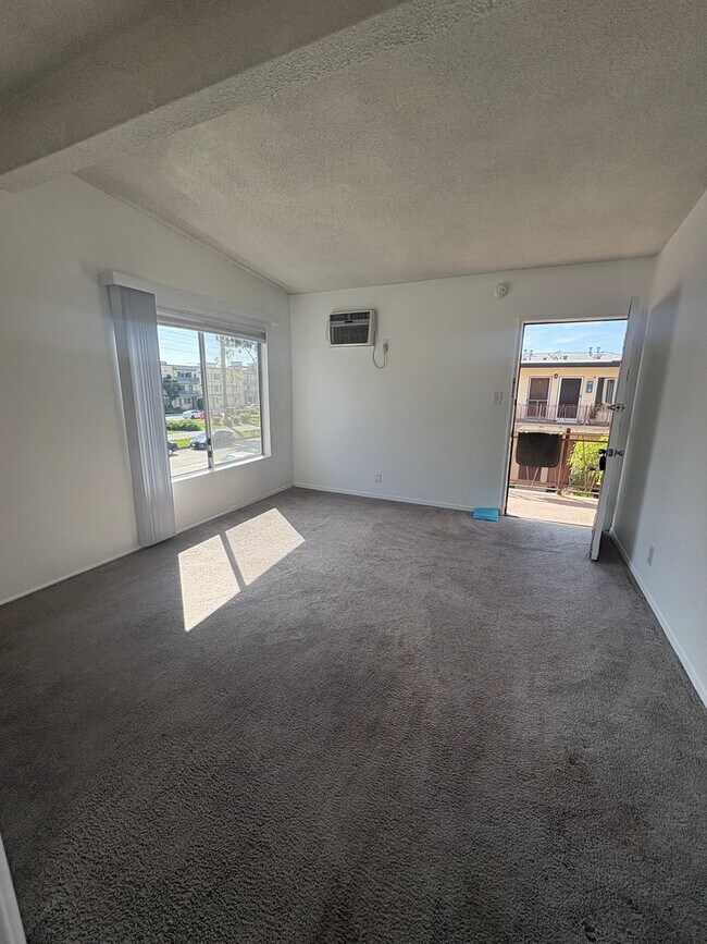 Building Photo - 12479 Culver Blvd