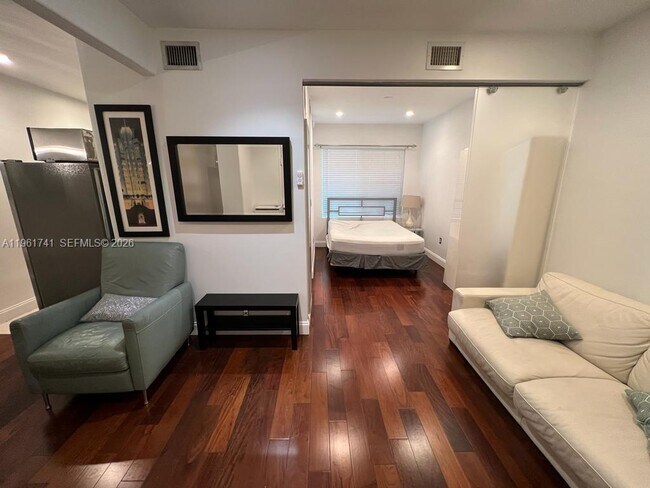 Building Photo - 526 15th St