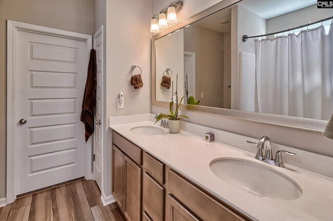 Building Photo - 453 Durwin Wy