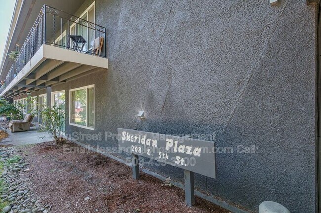 Building Photo - 205 6th Ave SE