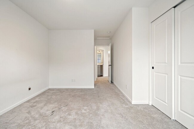 Building Photo - 10002 Kings Landing Ave NW