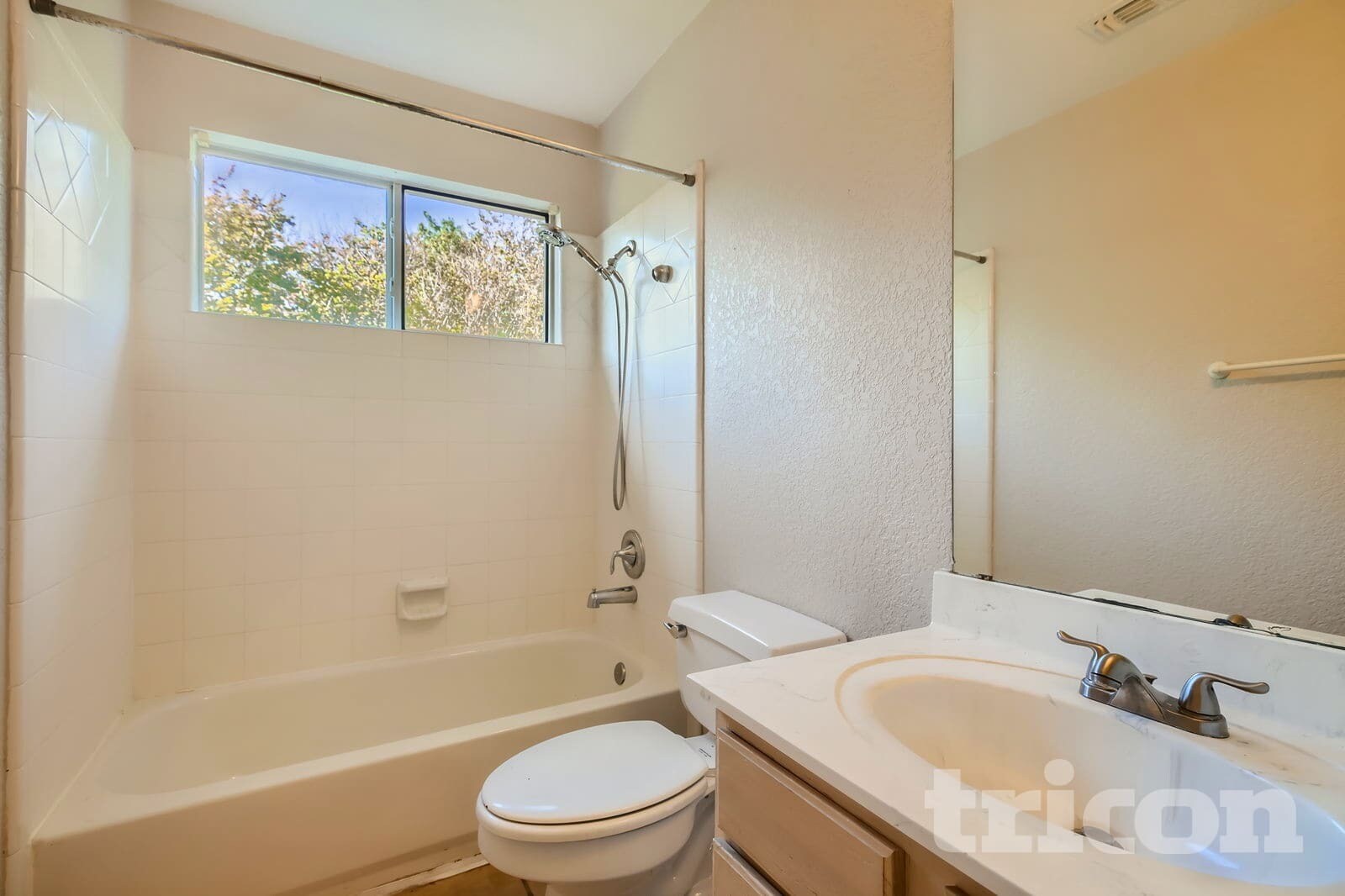 Building Photo - 12430 Canyon Ct