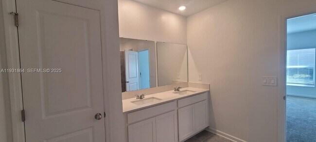 Building Photo - 2031 Punch Bowl Ave