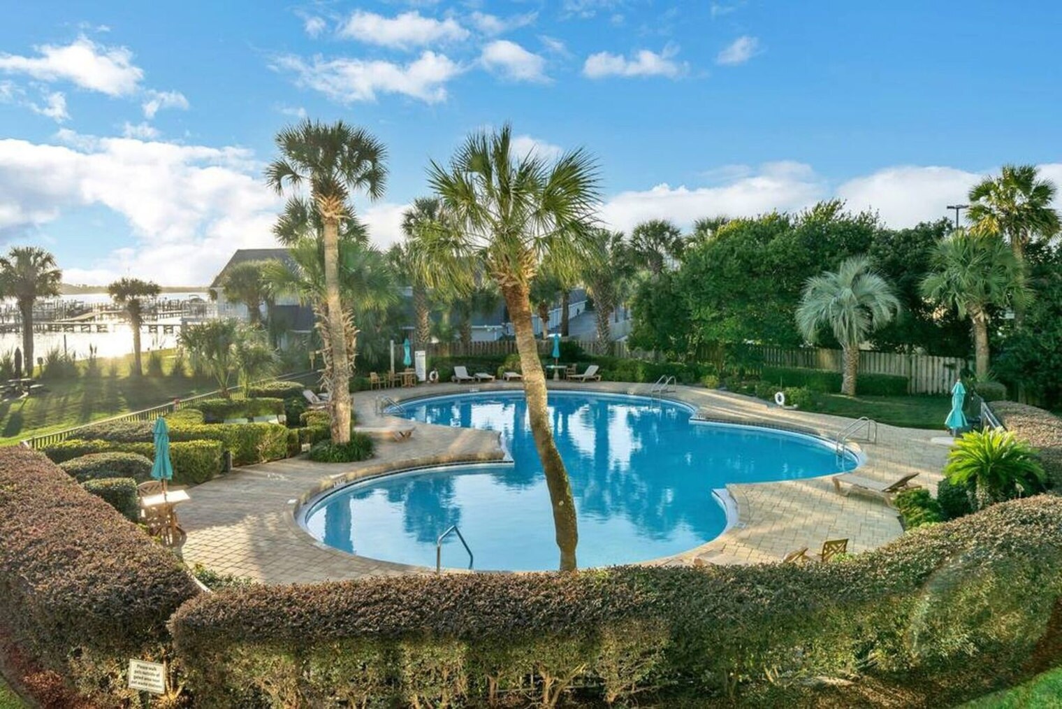 Building Photo - 214 Miracle Strip Pkwy SW