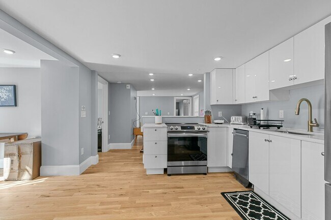 Building Photo - 382 Spring St