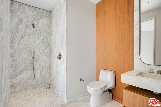 Building Photo - 211 Elm Ct