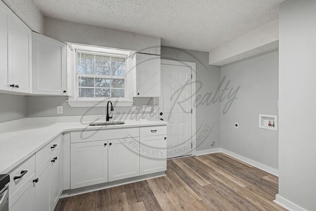 Building Photo - Two Bedroom Ranch in North Nashville - 1/2 Off First Months Rent!