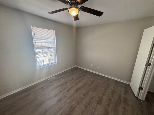 Building Photo - 1425-1427 Bodie Dr.