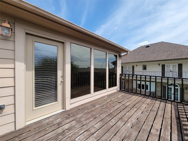 Building Photo - 4717 Country Club View