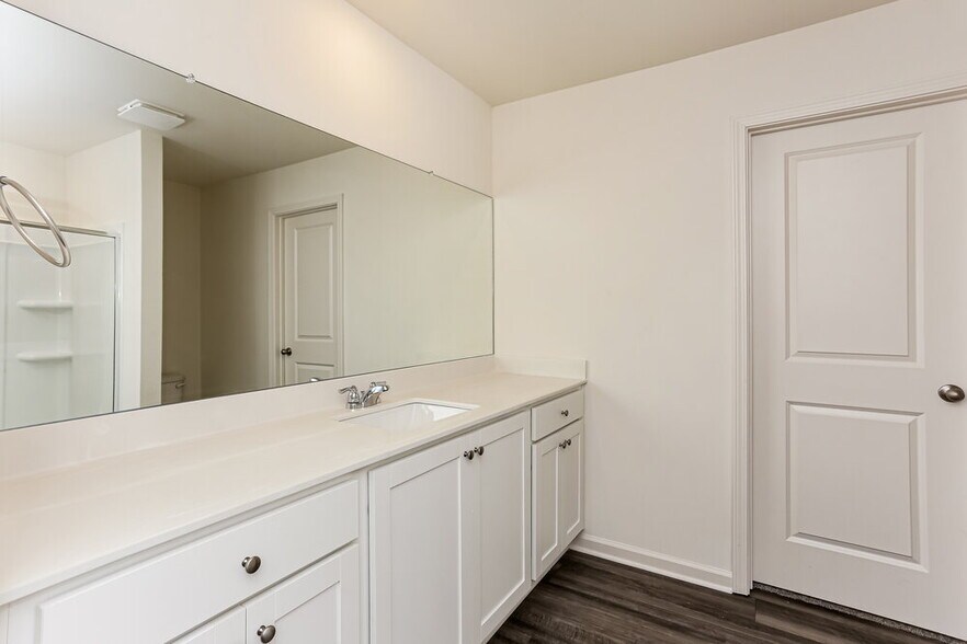 Building Photo - 7610 Saffron Ave