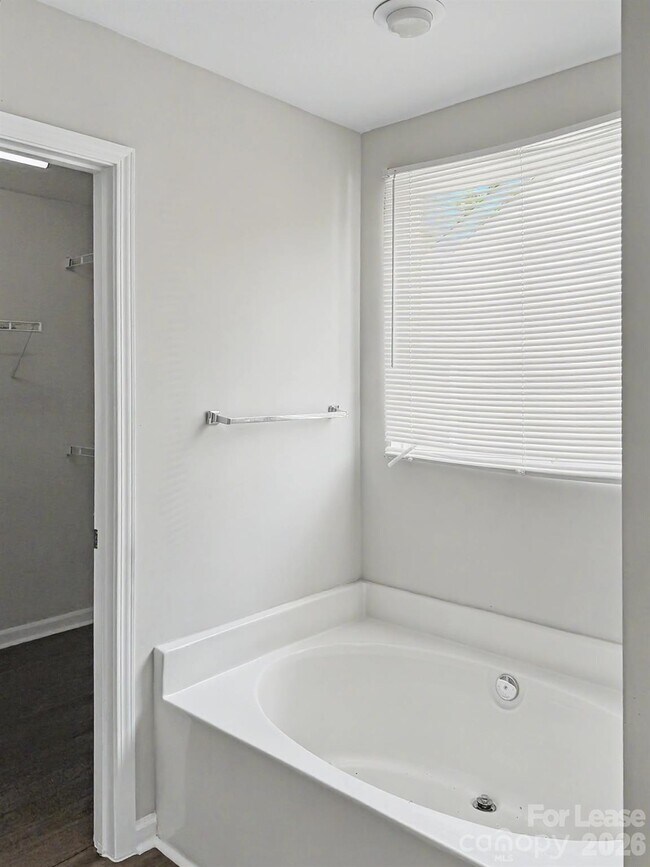 Building Photo - 2717 Forest Grove Ct