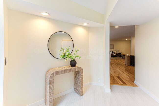 Building Photo - 475 St Andrews Dr