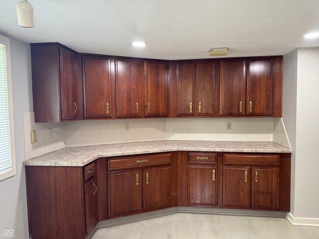 Building Photo - 329 Sandbrook Dr