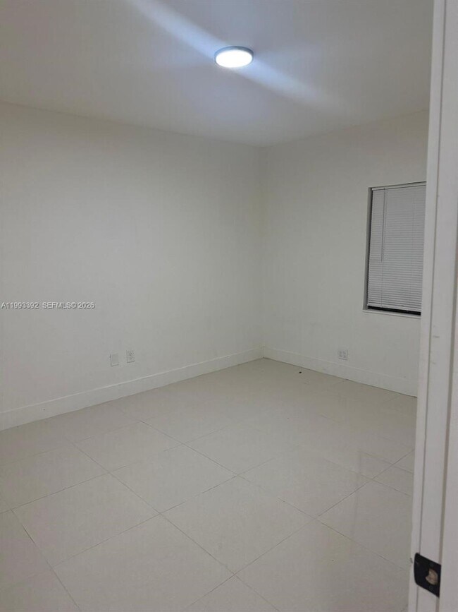 Building Photo - 1800 NW 18th Terrace