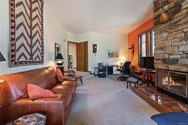Building Photo - Executive 2BR/3BA Condo with Mountain View...