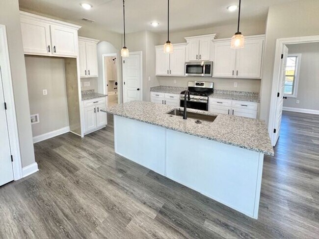 Building Photo - Unique 7 Modern Brand New 5BR home in Ston...