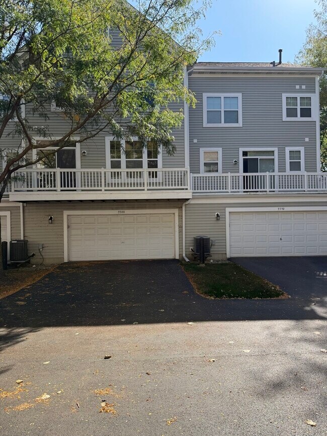Building Photo - 5588 Cambridge Way
