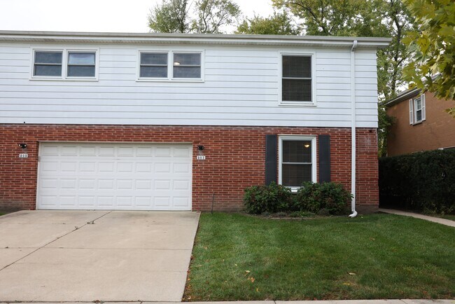 Building Photo - 503 E Valley Ln