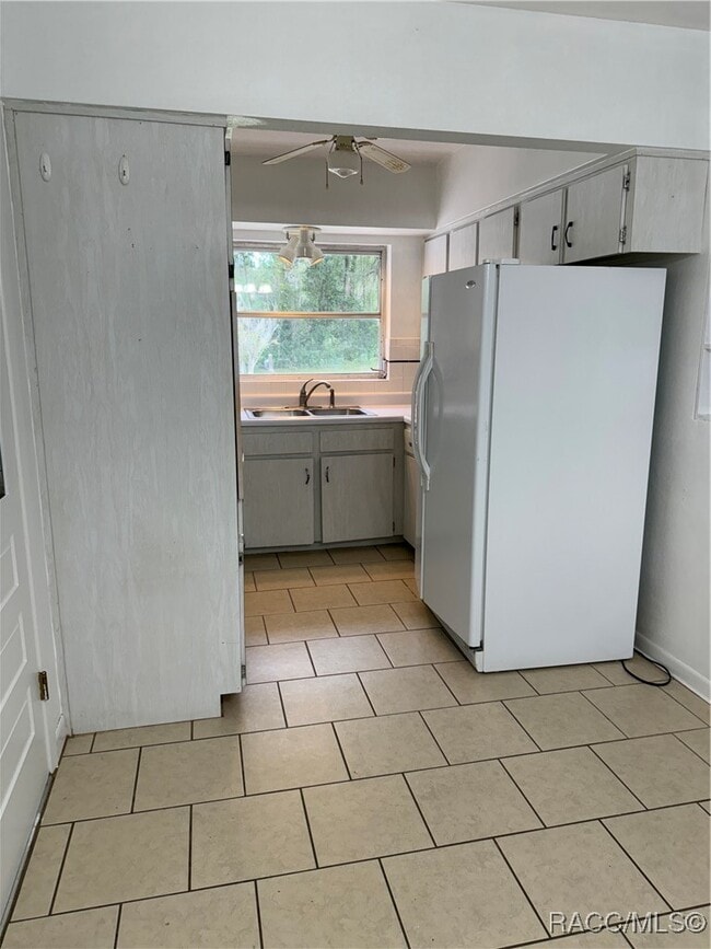 Building Photo - 6106 E Calico Ln