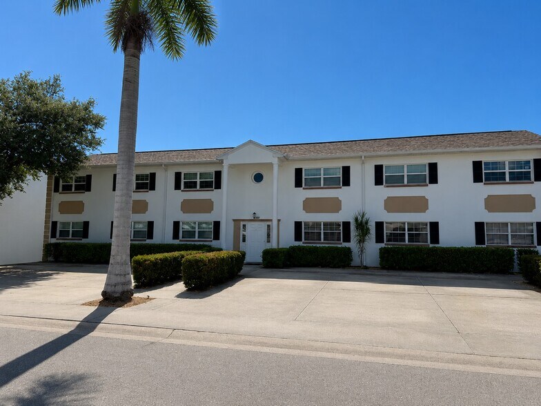 Building Photo - 7015 Cedarhurst Dr