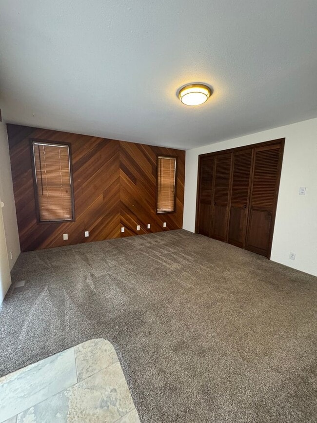 Building Photo - 3 Bdrm, 3 Bath home in Lynnewood with Gourmet Kitchen, 3 miles to Sky Lakes Medical Ctr and OIT