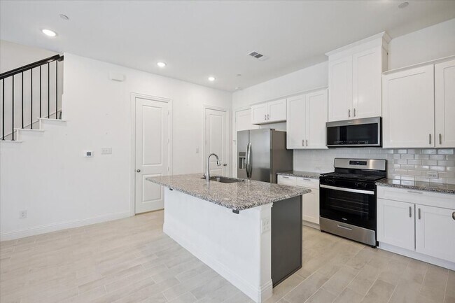 Building Photo - 4261 Shavano Dr