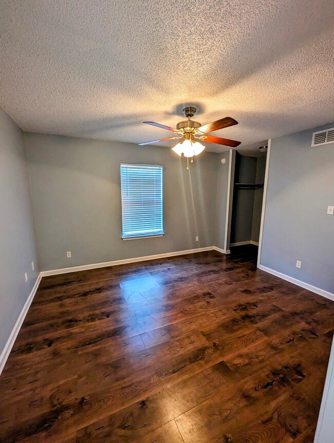 Building Photo - 2201 Scenic Hwy