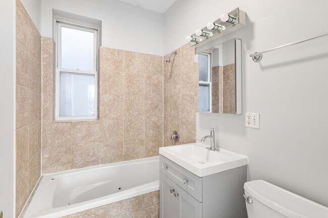 Building Photo - 7324 N Damen Ave