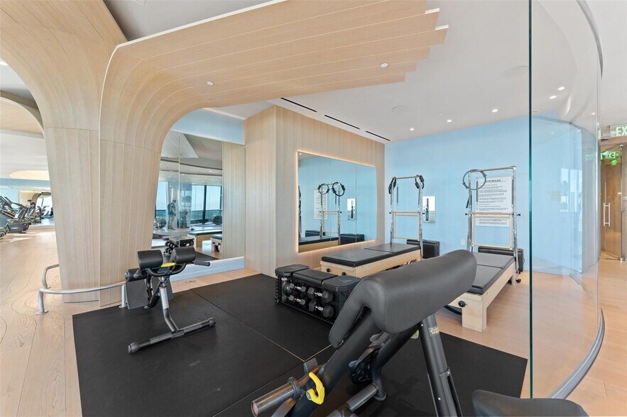 Building Photo - 1000 Brickell Plz