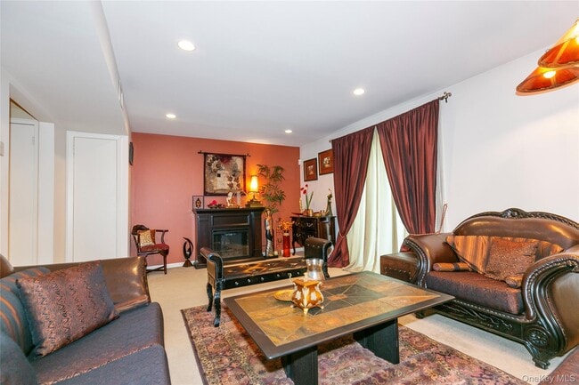 Building Photo - 123 South Dr