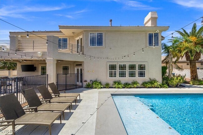 Building Photo - 8000 Silver King Dr