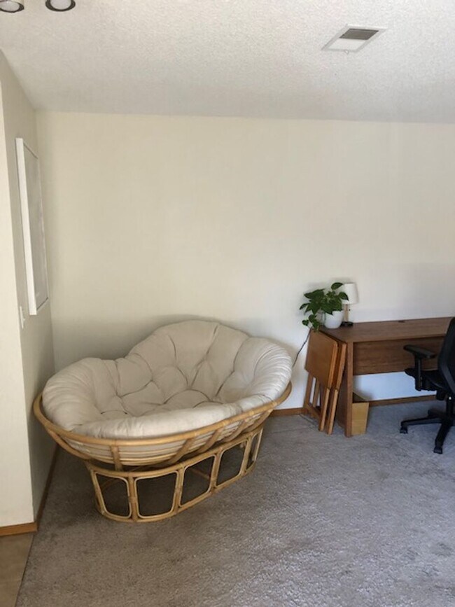 Building Photo - Furnished or Unfurnished One Bedroom / One Bath Apartment in Central Boulder