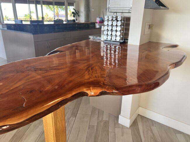 Building Photo - 904 Kupulau Dr