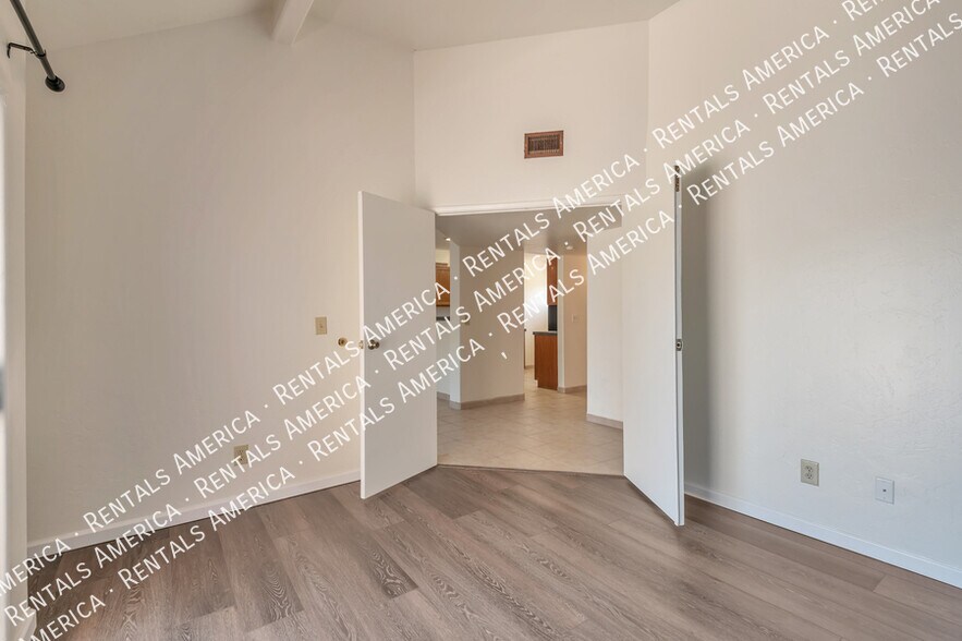 Building Photo - 5675 N Camino Esplendora