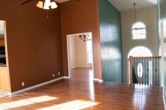 Building Photo - 514 Winding Bluff Way