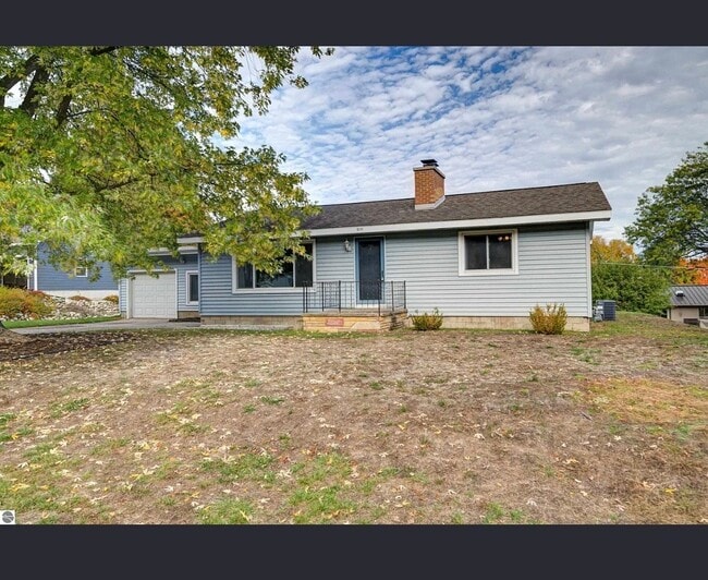 Building Photo - 10151 E Grandview Rd