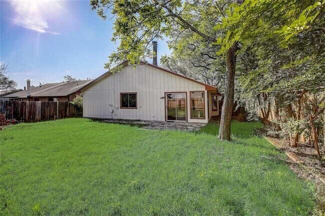 Building Photo - 605 Russet Valley Dr
