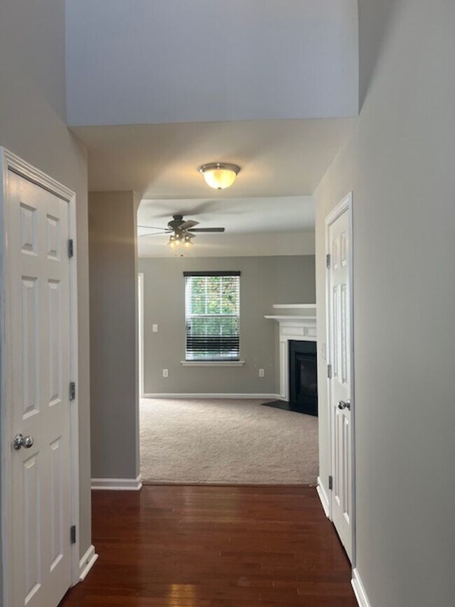 Building Photo - 8 Grosbeak Ln