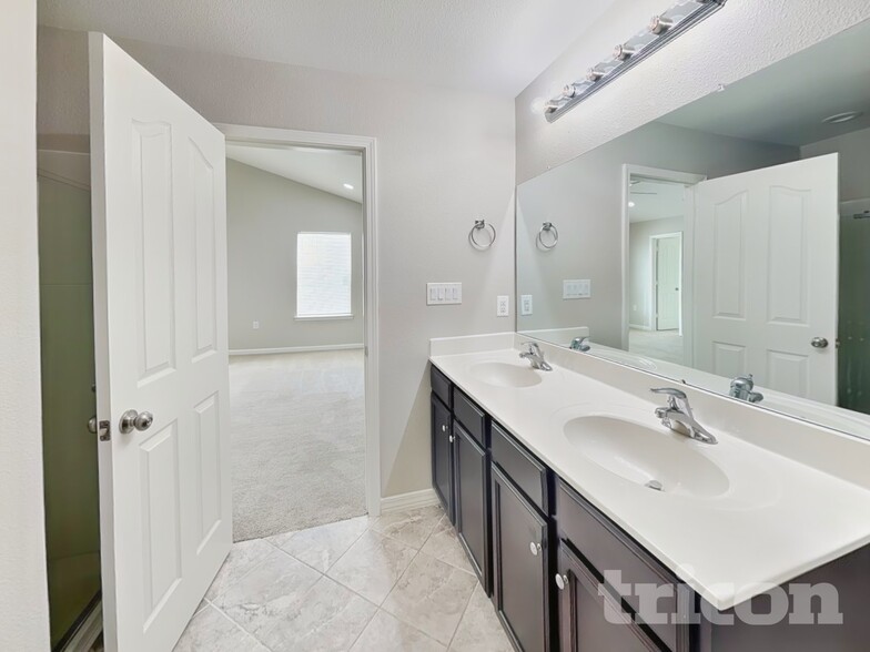 Building Photo - 4936 Broad Leaf Ct