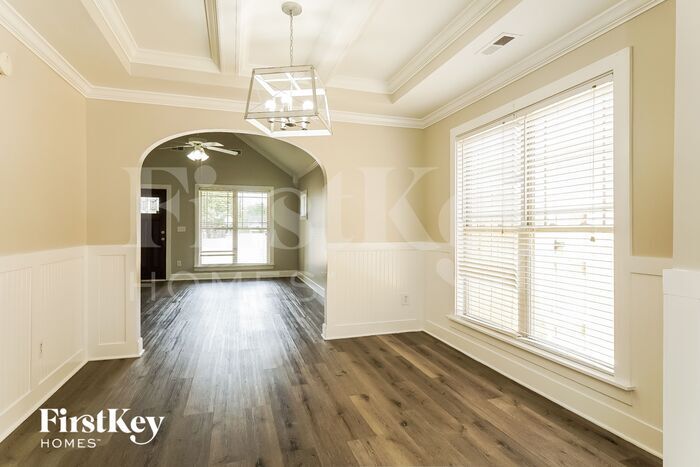 Building Photo - 221 Creekstone Tr