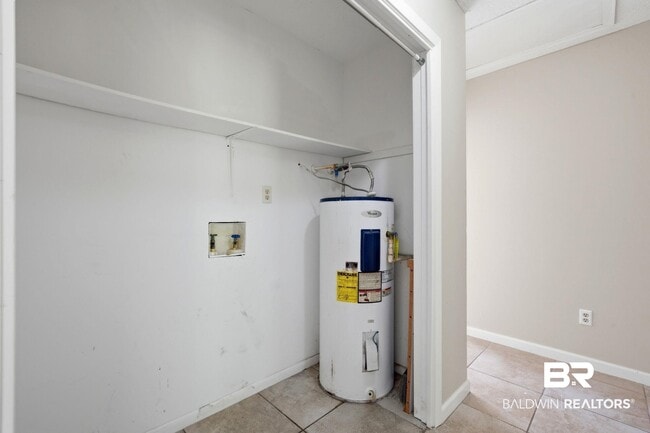 Building Photo - 6413 Schoel Ln